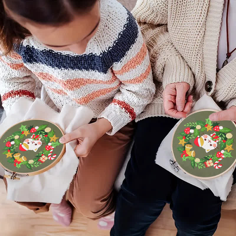 Rubbyoo Embroidery Kit - Christmas Cat Wreath