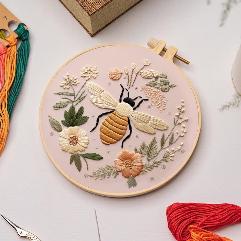 Rubbyoo Embroidery Kit - Bee And Bloom