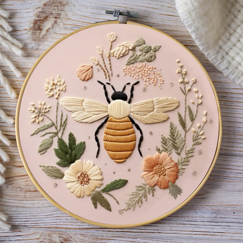 Rubbyoo Embroidery Kit - Bee And Bloom
