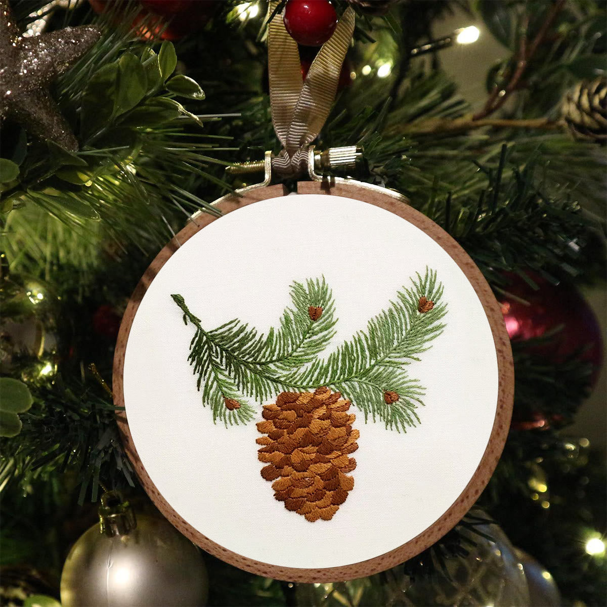 Rubbyoo Embroidery Kit - Pine Cone