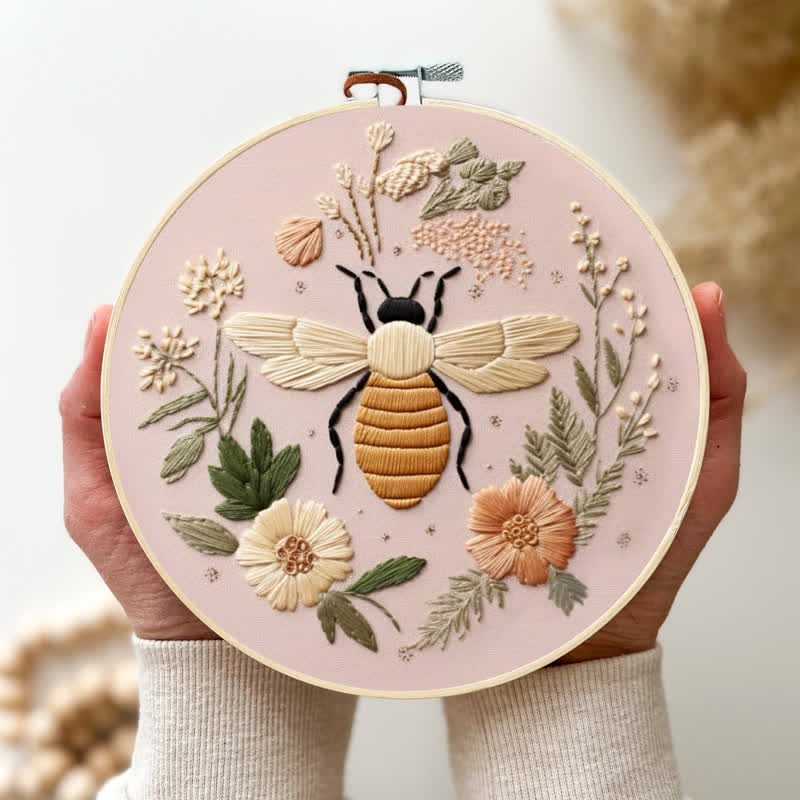 Rubbyoo Embroidery Kit - Bee And Bloom