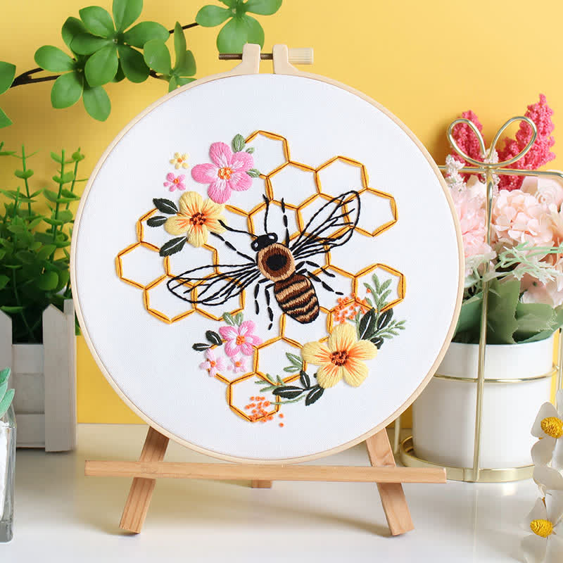 Rubbyoo Embroidery Kit - Bee Insect