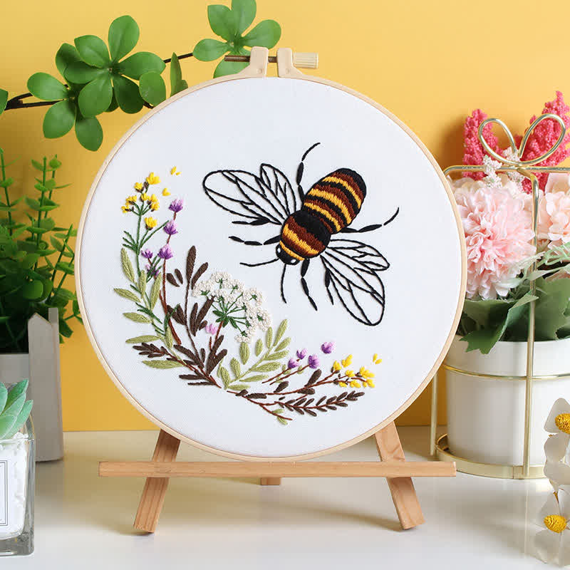 Rubbyoo Embroidery Kit - Bee Insect